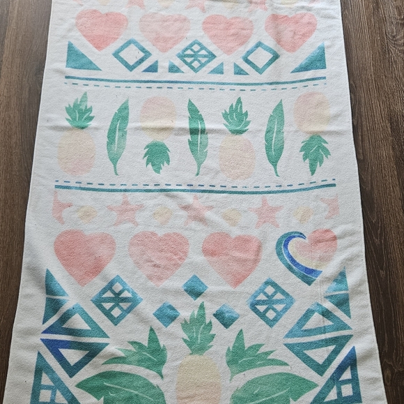 Tone It Up beach towel - Picture 2 of 2